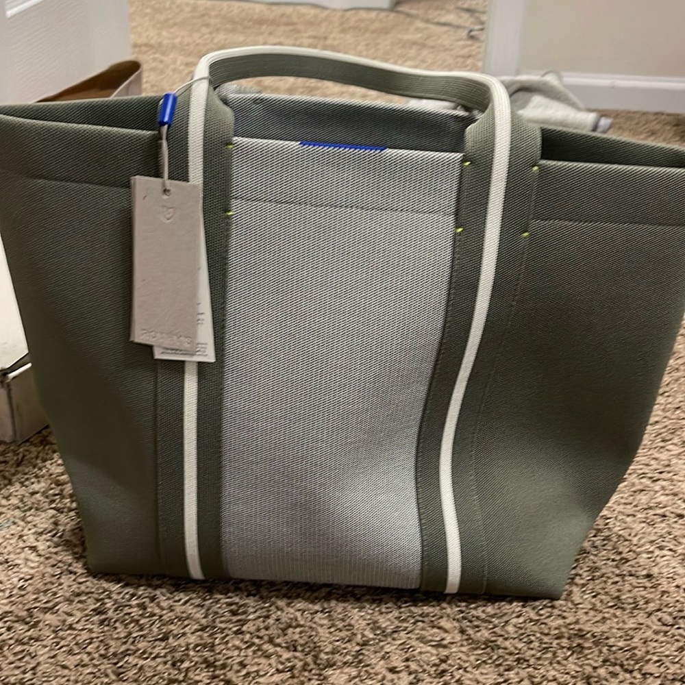 Rothy’s new with tag Essential Tote Hillside Green (missing pull tags)